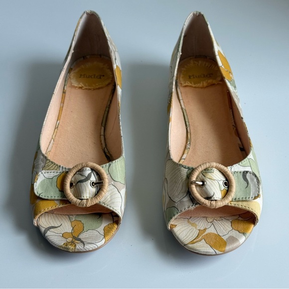 MUDD Floral Fabric Open-Toe Buckle Peep-Toe Flats Size 8M - Picture 1 of 10